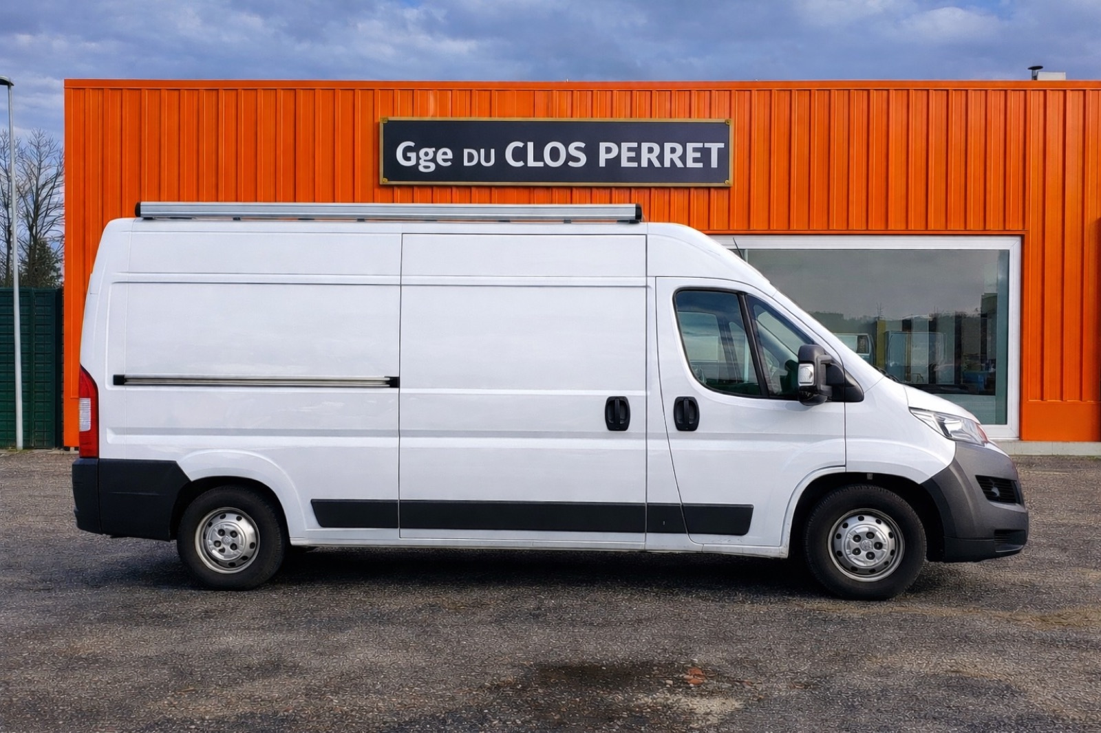 Peugeot Boxer 330 L2H2 2.2 BlueHDi 140 Asphalt